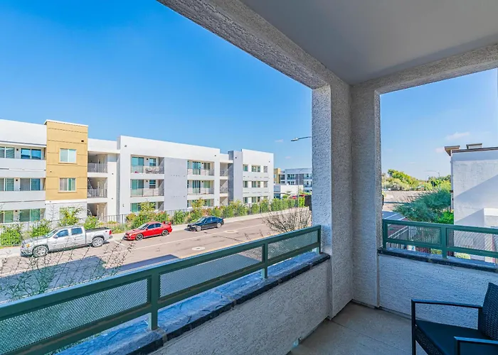 Modem Unit Near Westgate With Balconypoolgymparking Apartment *