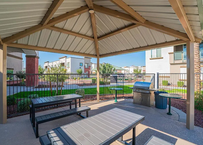 Apartment Modem Unit Near Westgate With Balconypoolgymparking Glendale